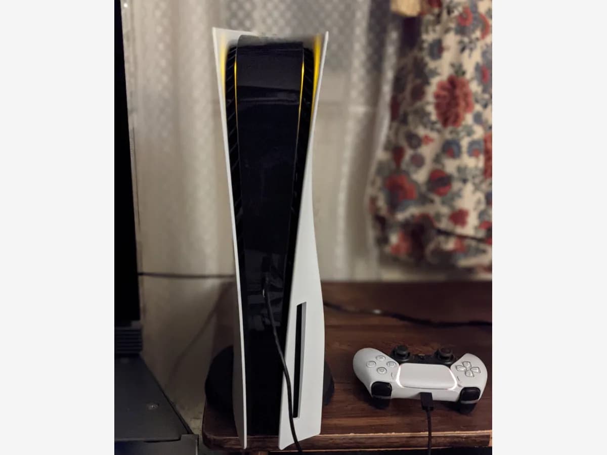 PlayStation 5 + 2 Kol + 5 Oyun