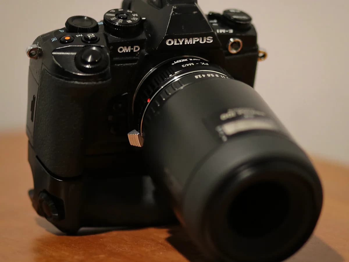 Aynasız Fotoğraf Makinesi + 2 Lens